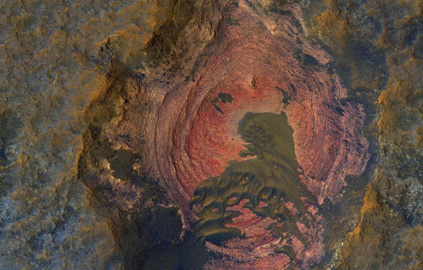 ASA Mars Reconnaissance Orbiter comes a rare glimpse of Mars’ exposed bedrock