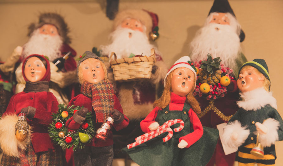 Christmas dolls singing