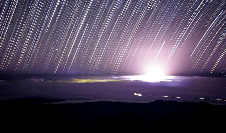 A time-lapse image of the sky above the Kīlauea volcanic eruption, as viewed by the Gemini North Telescope.